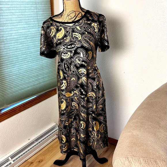 Dress - Picture 1 of 4